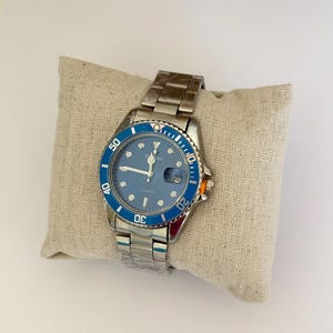 Blue Dial Mens Watch - Everyday Style - Quartz Movement image 2