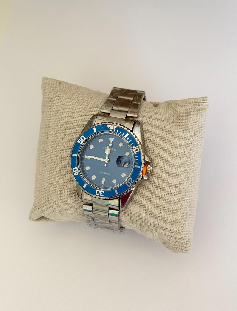 Blue Dial Mens Watch - Everyday Style - Quartz Movement image 2