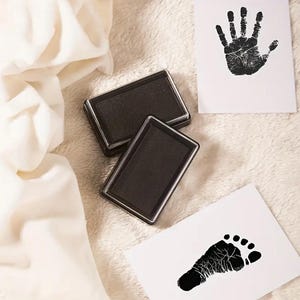 Kit d'empreintes de pas fait main - Parfait cadeau de baby shower / Idéal pour estamper des empreintes de pieds et de mains ! Facilement lavable - Utilisez jusqu'à 100 fois