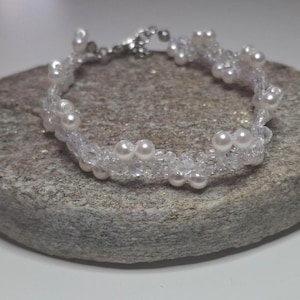 Elegant Bracelet with White Pearls and Clear Beads - Handmade Jewelry for Ceremony or Special Gift