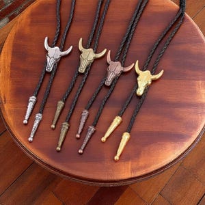 カウボーイブルヘッドボロタイ、ウエスタンカウボーイネクタイ、ロデオステートメントアクセサリー、男性へのギフト