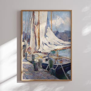Vintage Boat Dock Leinwand Wandkunst, Sonnendurchflutete Hafenszene mit Segelboot und Pier, Küstennautikdruck, Gloucester Wharf Seaside Decor