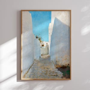 Stampa artistica da parete di strada mediterranea, poster di architettura imbiancata e cielo azzurro, scena di viaggio vintage, arredamento minimalista e soleggiato per la casa