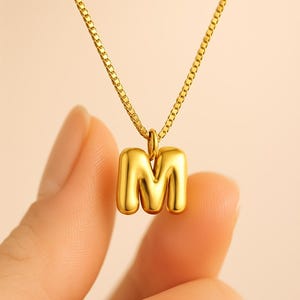 Collier lettre iniciale personnalisé ou – Cadeau femme, prénom, bijou symbolique