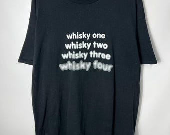 Vintage Streetwear Humor Lustiges T-Shirt mit dem Y2K-Slogan „One Whiskey Two Whiskey“ Größe XL