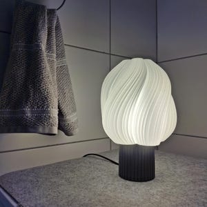 FLUA - 3D Printed Modern Table Lamp – Organic Design, Soft Light, Minimalist and Stylish Decorative Lighting