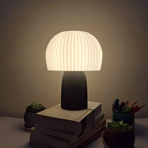 Lampada a forma di fungo stampata in 3D: luce ambientale moderna e minimalista