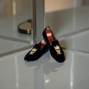 Handmade Men Black Velvet Slippers Crown Embroidery Suede Leather Loafer Shoes