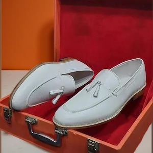 Handmade Men&#39;s Leather White Designer Slip Ons Elegant Loafers with Tussles Formal Shoes