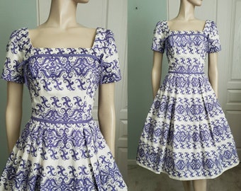 Rare Label 1950s Pat Premo Cotton Batik Print Tailored Dress with Piping and Bows / 50s Summer Dress  / 50s Fit and Flare  / Size 27 Waist