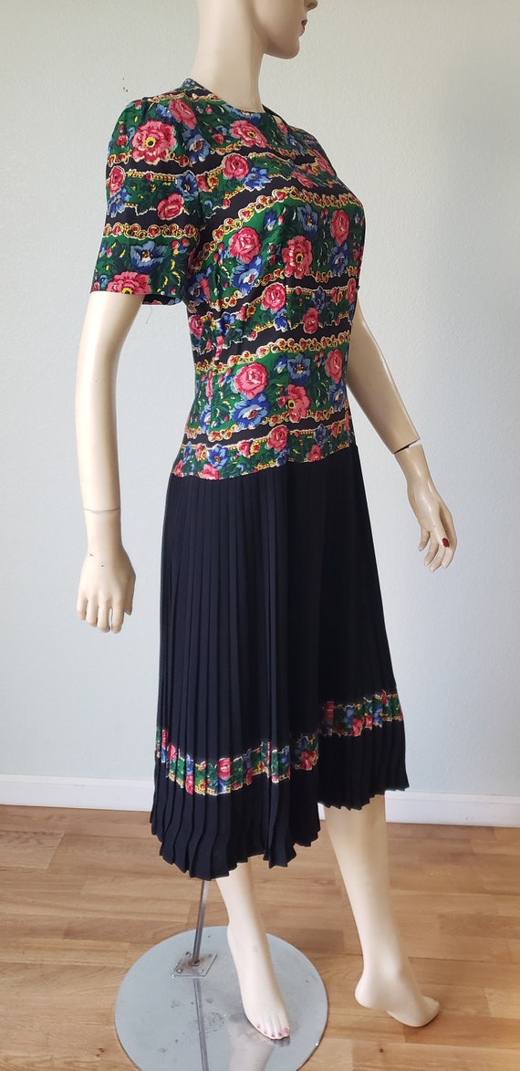 1940s Floral and Solid Rayon Day Dress / 40s Jers… - image 7