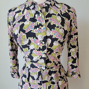 Vintage 1940s Rayon Novelty Print Peplum Blouse and Skirt Set 40s Printed Rayon Skirt Suit / Excellent / SM 26W 40s top skirt