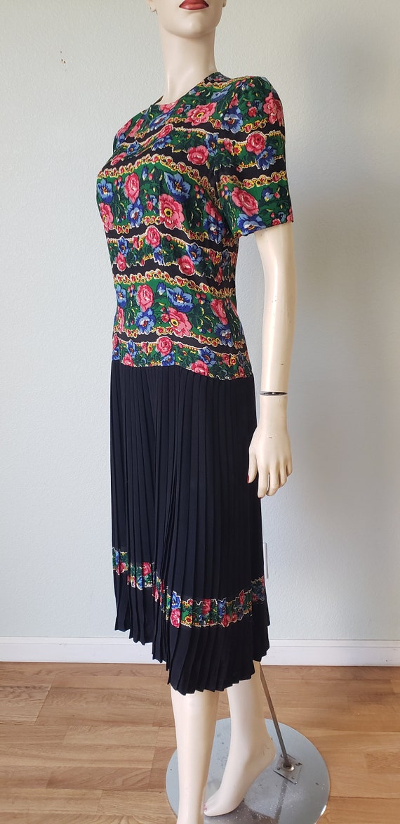 1940s Floral and Solid Rayon Day Dress / 40s Jers… - image 4