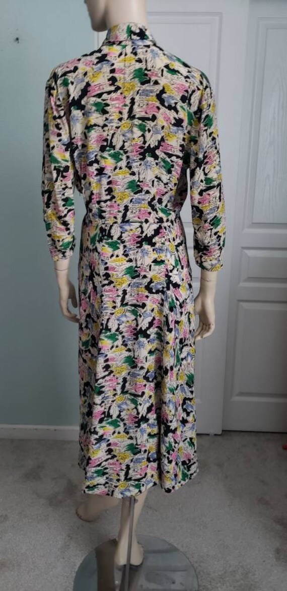 1940s Rayon Novelty Asian Pagoda Print Dress with… - image 4