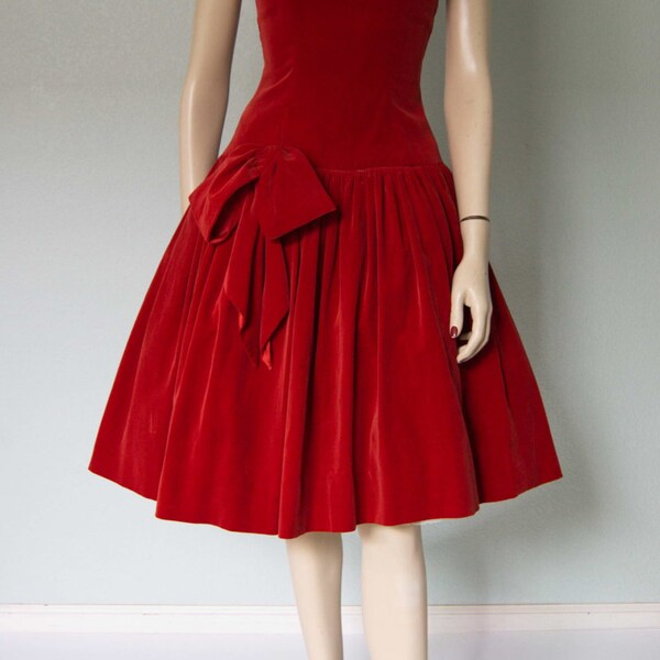 1950er Jahren schön gemacht Red Velvet Holiday Party - Cocktail - Abendessen und Tanz Kleid - Full Skirt - Ballerina-Stil