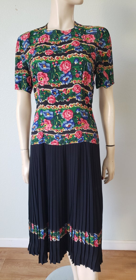 1940s Floral and Solid Rayon Day Dress / 40s Jers… - image 3