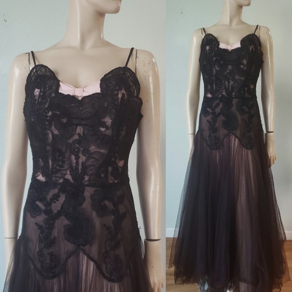 Exquisite Art Deco Early 1940s Lace Tulle and Taff