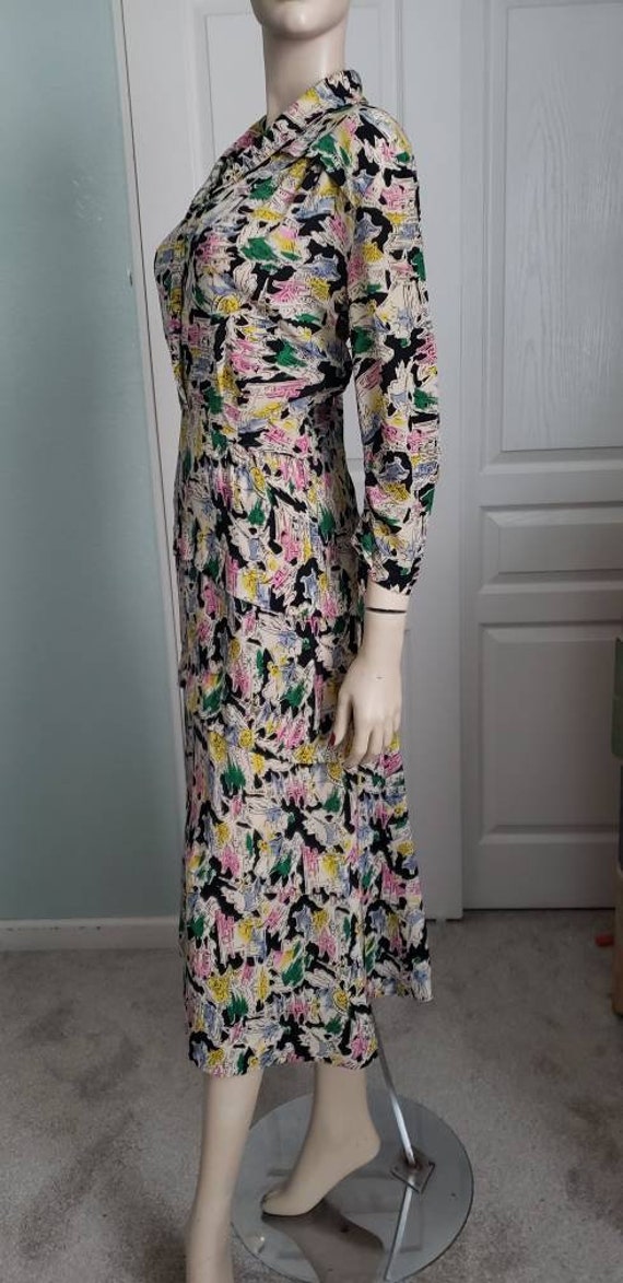 1940s Rayon Novelty Asian Pagoda Print Dress with… - image 3