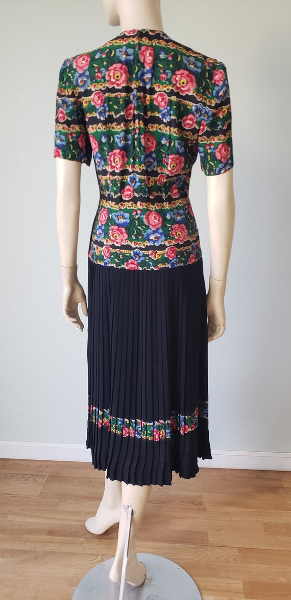 1940s Floral and Solid Rayon Day Dress / 40s Jers… - image 5