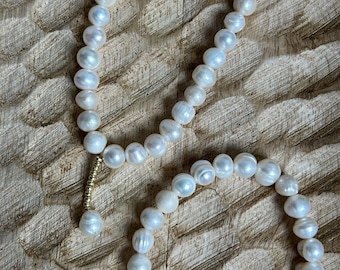 Perlas cultivadas auténticas y cuentas de latón. Tasbir de 33 o 99 cuentas + pulsera elástica + bolsita de regalo. Para regalar o para ti.