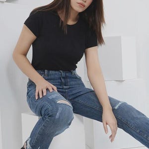 High Waisted Distressed Wide Leg Jeans for Women – Vintage Wash Ripped Denim Pants – Casual Streetwear Style