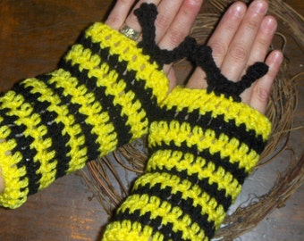 Guanti da ape fatti a mano all'uncinetto, stile rustico boho, senza dita, scaldabraccia all'uncinetto. Guanti da ape con antenne per mandare messaggi o guidare.