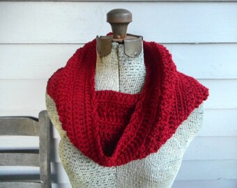 Jellied Cranberries Infinity Scarf. Crochet Chunky Warm neck cowl.  Festive Fall. Autumn Winter. Christmas fashion scarf. Deep Crimson red