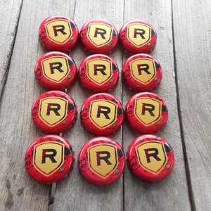 Redd's Apple Ale Bottle Caps for Crafts / Lot 12 1 dozen Red or Green caps mix or match choice use to make floating / tealight candles image 4