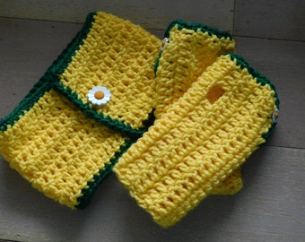 The Daisies Set. Handmade Crochet Neck Wrap & Fingerless gloves in sunshine yellow and kelly green, White daisy vintage buttons. OOak set