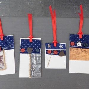 Americana Amérique de l'Ouest, lot de 4 étiquettes volantes OOAK Déclaration d'indépendance. Étoiles, tissu, boutons rustiques #FestiveEtsyFinds
