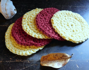 Salviette struccanti rotonde in puro cotone, lavorate all'uncinetto, per neonati. Fantasia "Papaveri", giallo e rosso corallo. Set di 5 salviette fatte a mano, perfette come regalo per baby shower.