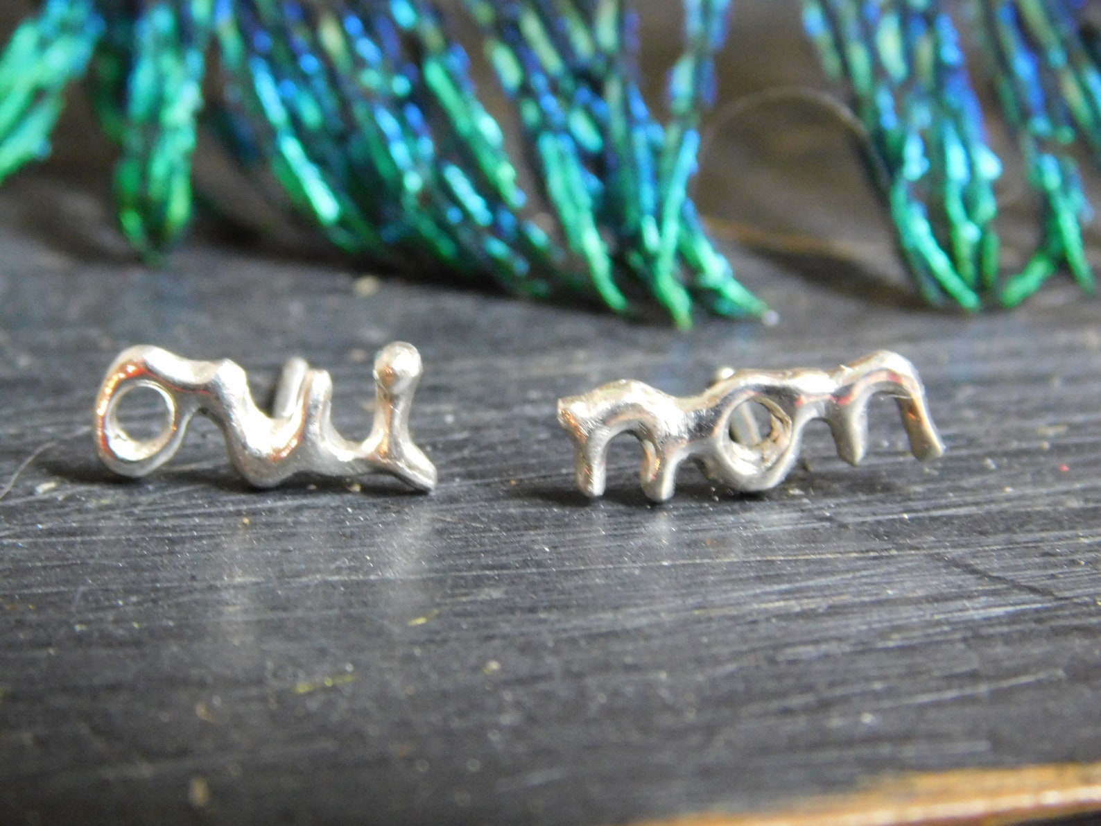 oui non stud earrings main image 0