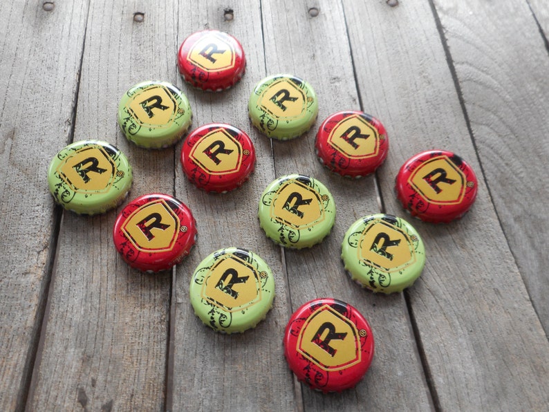 Redd's Apple Ale Bottle Caps for Crafts / Lot 12 1 dozen Red or Green caps mix or match choice use to make floating / tealight candles image 1