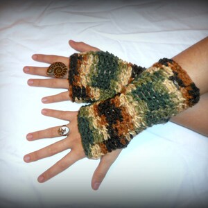 The Woodsy Fingerless Gloves Rustic woodland. Handmade Army Camo Green Arm Warmers Texting Gloves Unisex Hunter. Woodland Shorty wristlettes