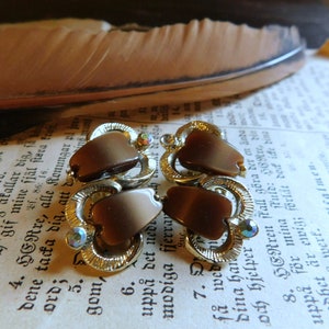Vintage goldtone, rhinestone, & tan lucite clip on earrings circa 1970&#39;s  #FestiveEtsyFinds