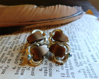 Vintage goldtone, rhinestone, & tan lucite clip on earrings circa 1970's  #FestiveEtsyFinds