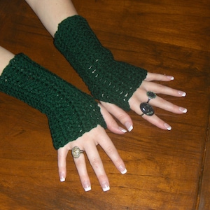 Evergreen Fingerless Gloves crochetTexting Gloves Arm Warmers Handmade Crocheted. fall autumn winter boho Dark Forest Green Hunter Green