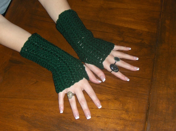 Evergreen Fingerless Gloves crochetTexting Gloves Arm Warmers Handmade Crocheted. fall autumn winter boho Dark Forest Green Hunter Green