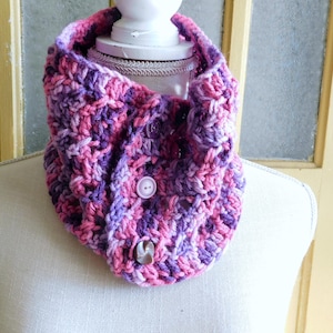 Tea Berries neck Cowl Scarflette & vintage buttons pink, fuchsia, purple, lavender neck warmer. One of a kind. Handmade crochet girly scarf