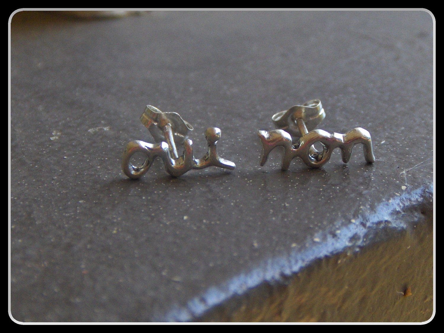 oui non stud earrings main image 1