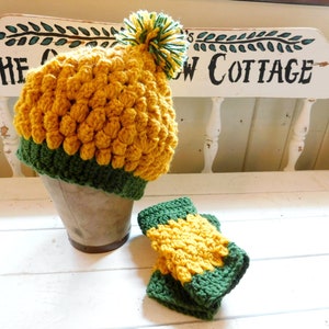 Pineapple Crocheted Textured Slouchy Pom Pom Hat & Matching Finger-less Texting Gloves set. Pinapple yellow and green trimmed