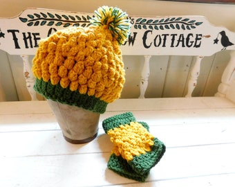Pineapple Crocheted Textured Slouchy Pom Pom Hat & Matching Finger-less Texting Gloves set. Pinapple yellow and green trimmed