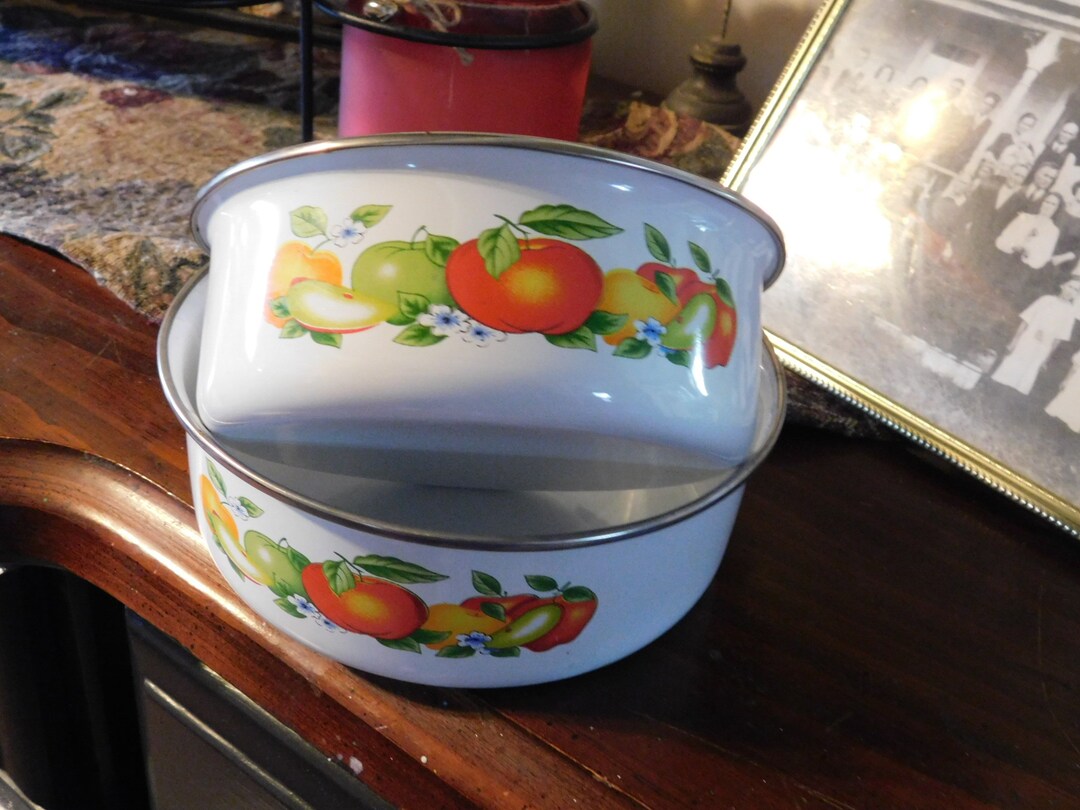 Vintage Enamelware Fruit Nesting Bowls. White Enamel Metal Bowls