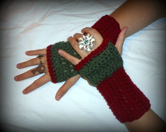 The Rose & Thistle Fingerless Texting Gloves. Red Green Crochet Arm Warmers Handmade Victorian Christmas Texting Gloves Victorian Christmas