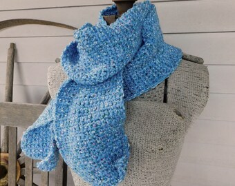 Écharpe longue bleu pervenche faite main au crochet bohème à l'aquarelle.  #FestiveEtsyFinds