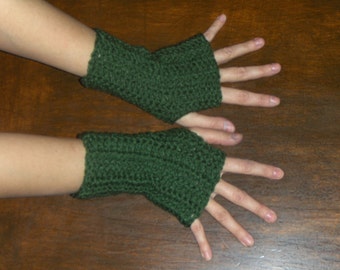 Guanti corti boho-chic senza dita verde oliva, fatti a mano in stile vittoriano. Guanti boho all'uncinetto. Guanti da testo, semplici polsini.