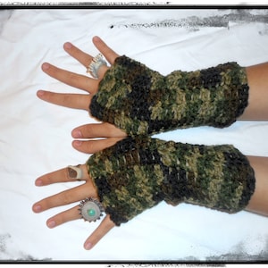 Camo Green Unisex Fingerless Gloves Army Rustic Handmade Hunters Gloves. Green ACU Camo Arm Warmers Texting Gloves Woodland Hunting unisex