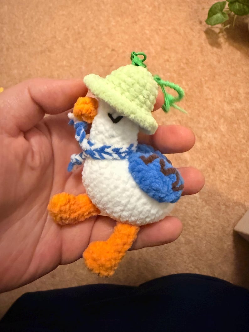 Llavero de ganso o pato a crochet: peluche amigurumi de algodón hecho a mano imagen 4