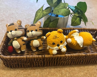 Tigre de peluche amigurumi hecho a mano: de pie o volando