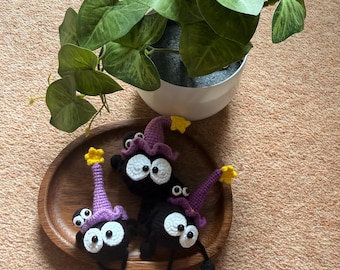 Peluche de bruja de hollín a crochet - Criatura peluda negra hecha a mano